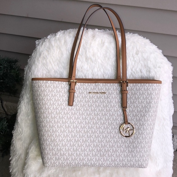 MICHAEL Michael Kors Handbags - NWT Michael Kors jet set travel handbag